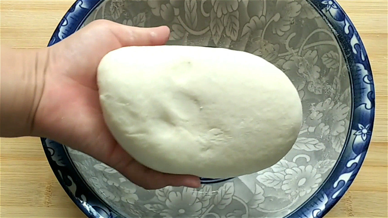 做成|入秋后,多吃点西葫芦,做成馅饼真香,做法简单,出锅皮软馅香