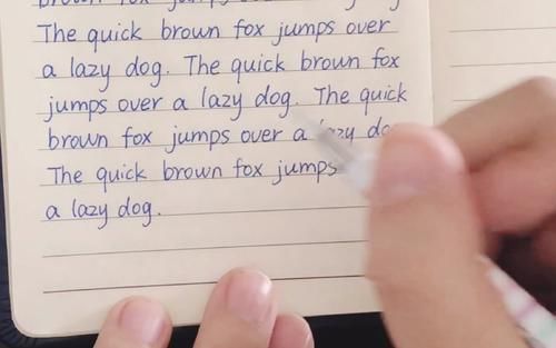  客观|高考状元写“神仙字体”，老师不忍扣分，网友却不淡定了：瞎胡闹