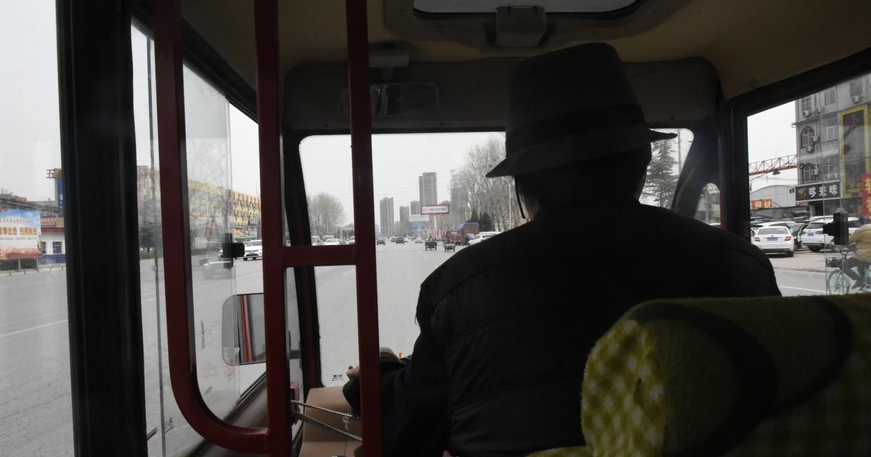  容貌|男子火中勇救2人曾获荣誉无数，帅气容貌被毁不敢见人