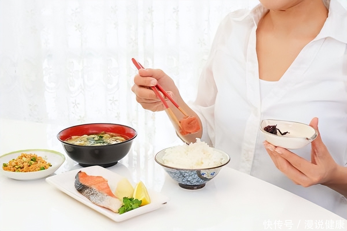 夏天一碗绿豆汤解毒去暑赛仙方(夏天一碗绿豆汤，解毒去暑赛仙方？但这3个反作用，喝之前得看看)
