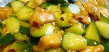  美味|美味减肥菜黄瓜炒鸡丁，低脂高蛋白，清爽不油腻，满满黄瓜清香