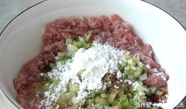 莲藕|秋天我家常做这锅汤,汤鲜肉嫩,开胃又营养,一上桌汤汁都不剩