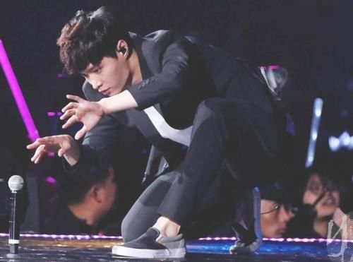 开播|《街舞》第三季开播,导演拒绝邀请张艺兴,说出原因被粉丝怒怼