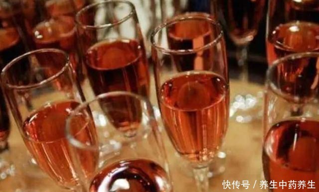 酒精|酒精“最怕”的不是牛奶,而是这3样,酒前吃,女生也能千杯不醉