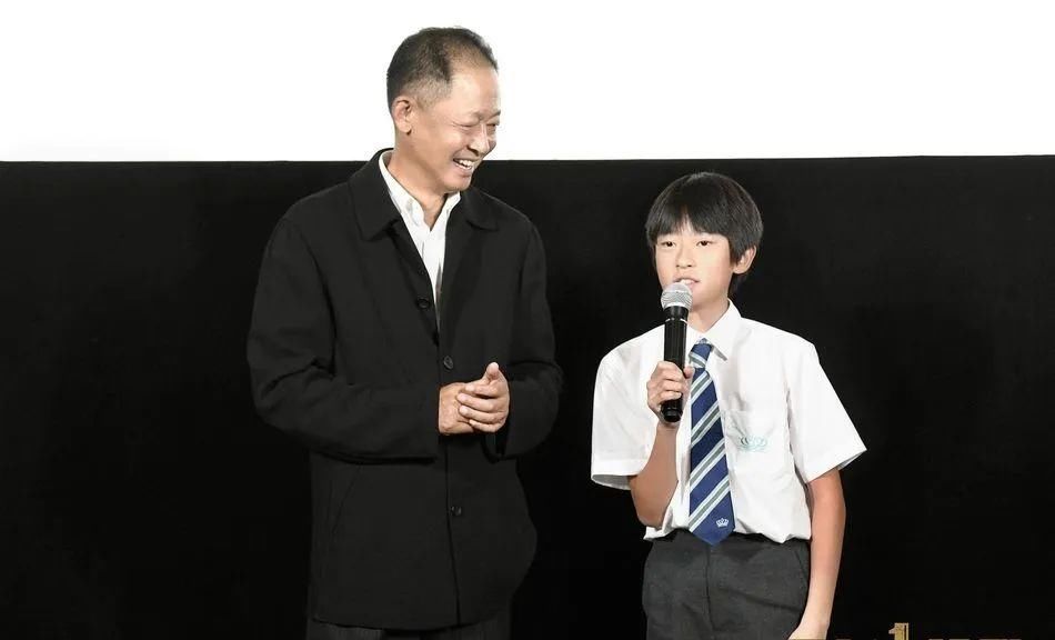 瘦显|54岁王志文近照暴瘦显老?拍戏8个助理待命,8岁儿子逐梦演艺圈?