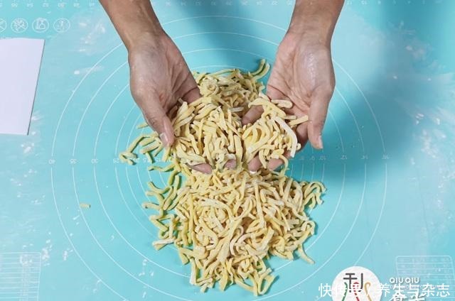 酥脆|教你在家自制沙琪玛,一学就会,香甜酥脆,味道超赞,比买的好吃