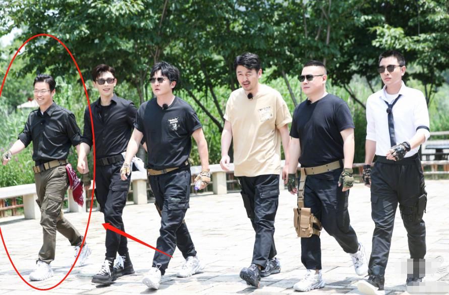  地位|《极限6》官博晒收官合照，王迅地位不保，我只注意到首次参加的c位