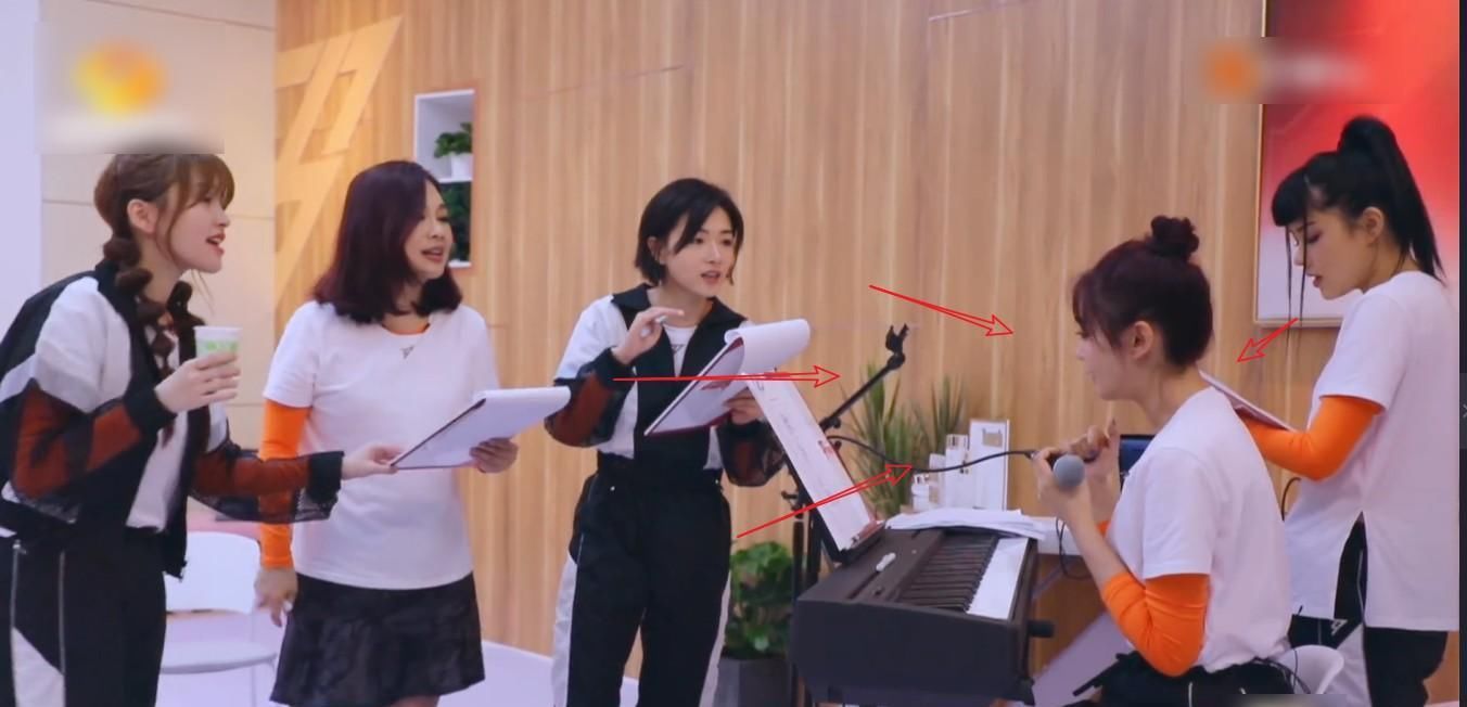  海陆|海陆细心为金莎剥虾，和第一期低情商表现截然相反，引起观众热议