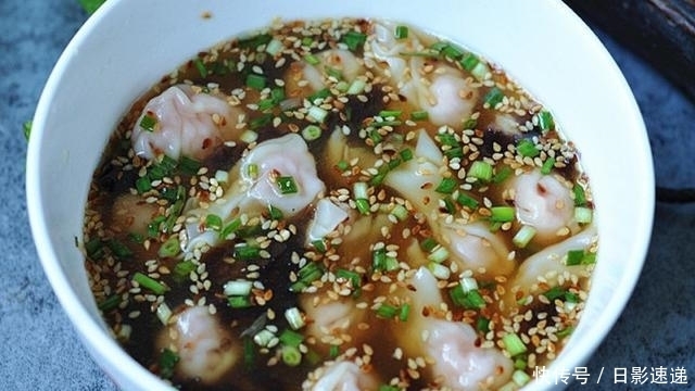 秋天|馄饨汤这么调，简单好味道，几种调料，开水一冲，比骨头汤还鲜！