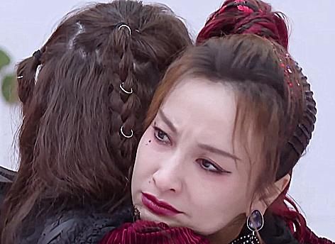  张萌|孟佳被淘汰意难平，却意外成为最大赢家，张萌黄圣依变靠山