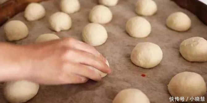 傻傻|蒸馒头,别傻傻只会酵母和白糖!偷偷加一点它,10分钟发满大一盘
