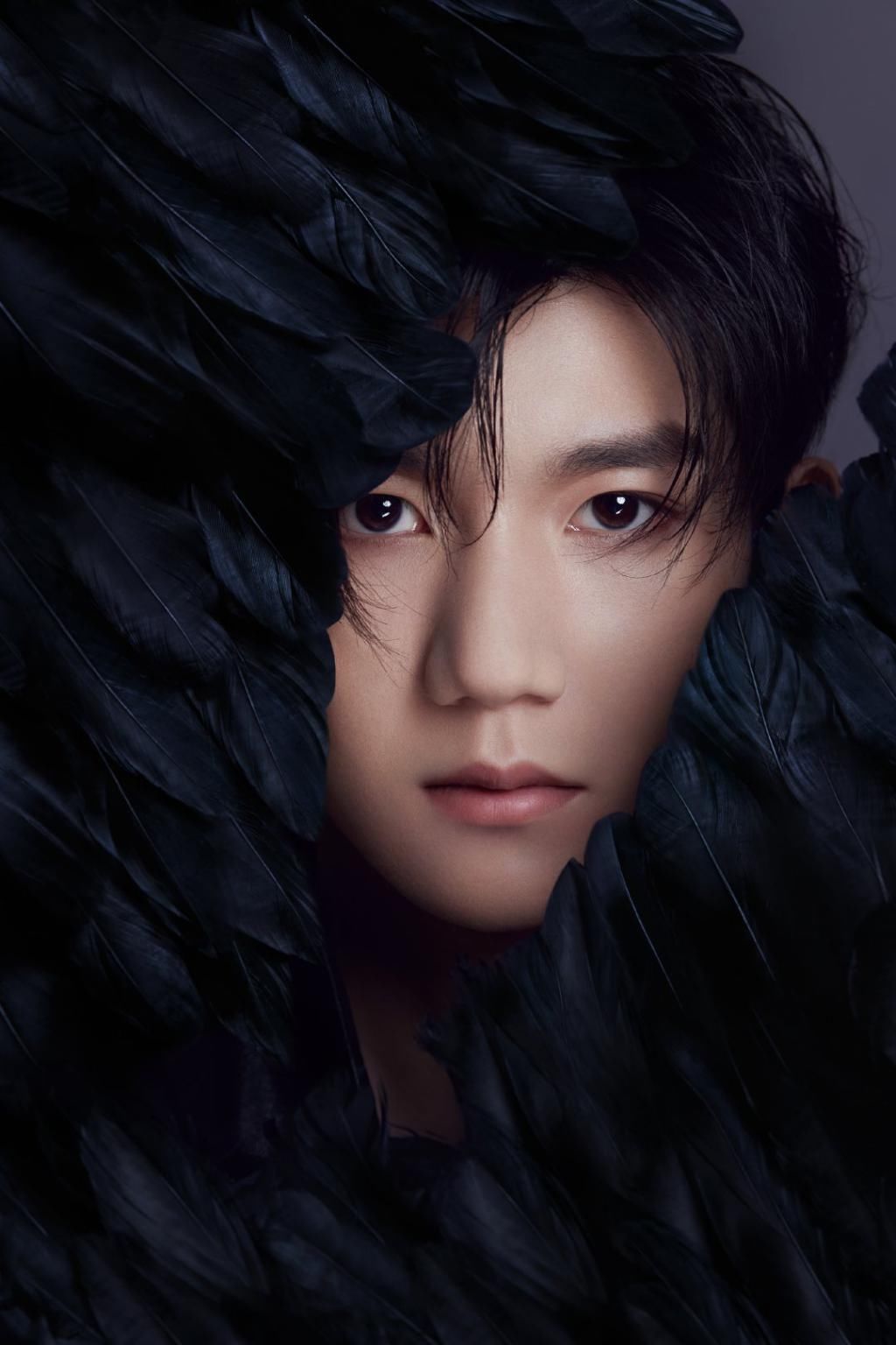 努力|努力向上的三小只TFBOYS，现如今合体黑色羽毛造型，简直太赞了！