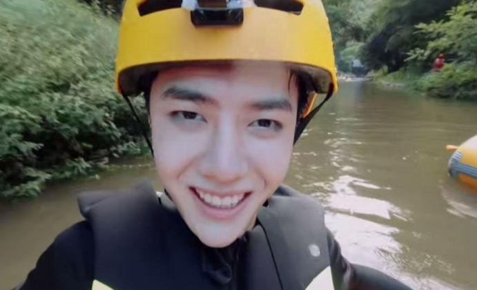  得逞|王一博《天天》偷袭女导！得逞后坏笑，怼脸拍妆容全部花了