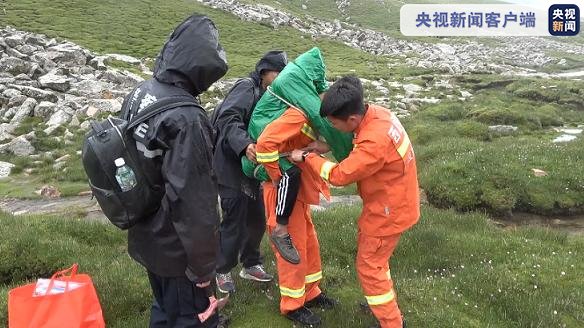 困人员|一男子被困山中十余天 消防员爬3座高山成功救出