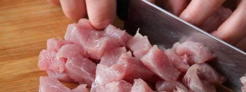 搅散|不需要用烤箱,教你做草莓班戟,比蛋糕店卖的还好吃,简单又好学