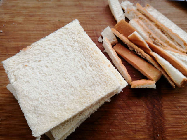  吐司|令孩子着迷的早餐，水果馅、蛋奶皮，不放糖自然香甜，3分钟搞定