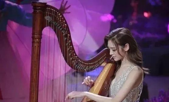  终于|港姐评委终于不眼瞎了