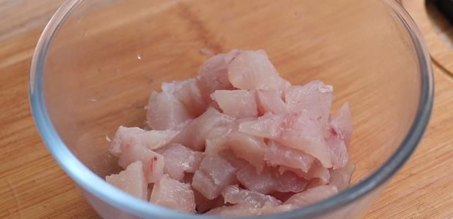 口感|教你在家做鱼丸,真材实料无添加,口感嫩滑Q弹,再也不用买着吃