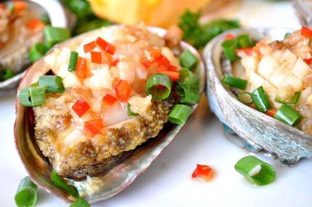 洗干净|第一次带男朋友吃鲍鱼,服务员问他要几头,他的回答让我蜜汁尴尬