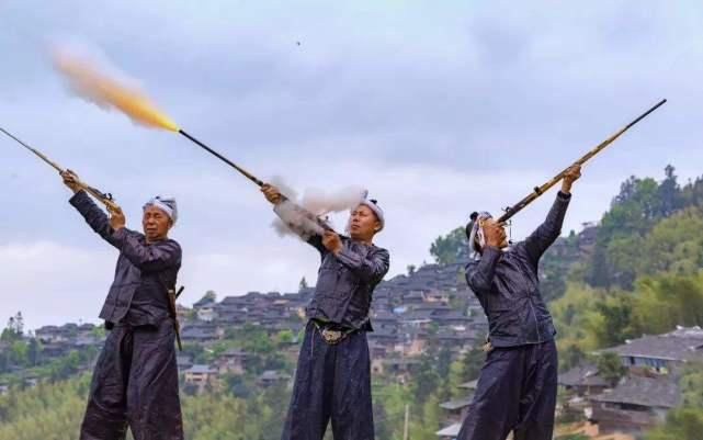 人手|唯一不禁枪的地方,老人小孩人手一支从不离身,政府从不干涉