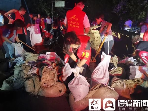  超历史|郯城：拦河闸水位超历史新高 马头镇2小时集结1000余人一线抗洪