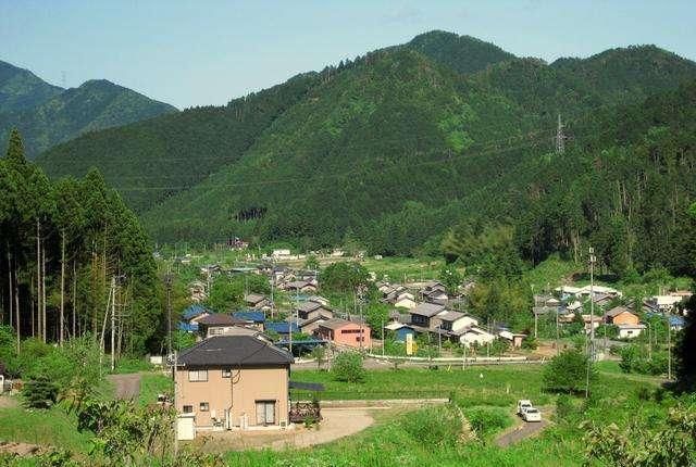 生我养我|40年后农村的大叔大妈都去世，周围的人已不再认识，你还回农村吗