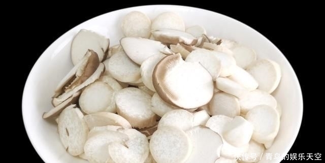  鲜香|杏鲍菇别直接下锅炒,多加这1步,脆嫩爽滑、鲜香入味,比肉都香