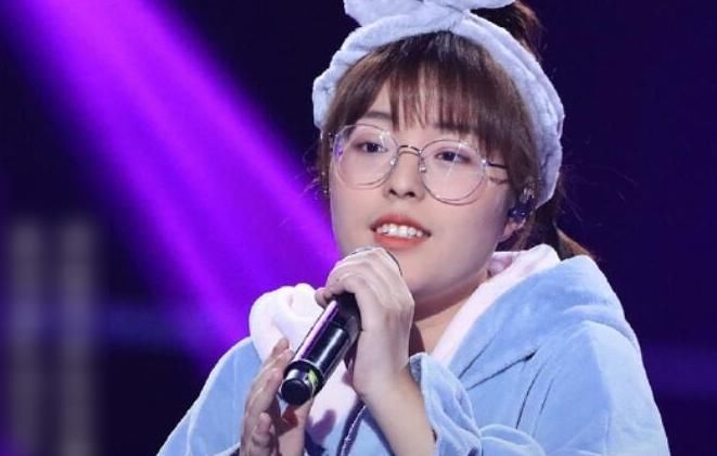  沦为|她是好声音冠军，本以为会走红；没想到赛后却沦为路人