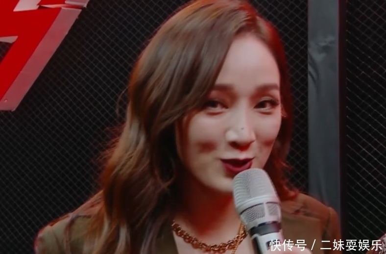 拉票|《浪姐》总决赛,张萌担任主持是败笔,安排蓝盈莹拉票太尴尬