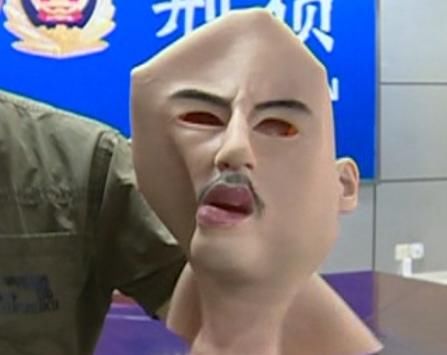  盗窃|受武侠剧影响3人戴人皮面具盗窃，警察看上百次监控才将其抓获