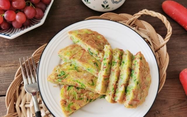  卷心菜|卷心菜做早餐，比想象的更好吃，高钙低脂又营养，怎么吃都不胖