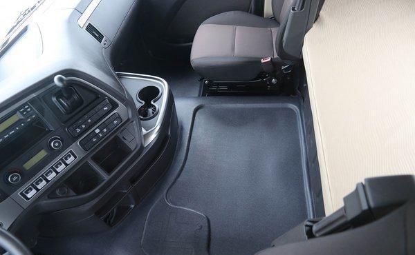  实拍|新增各种预警配置，实拍520马力现代创虎重卡，还有越野模式