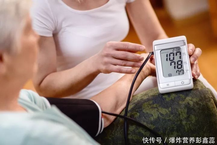 怎样测量血压才能确定是高血压(如何测量血压最精准？提醒高血压人：常犯这2个错误，结果不准确)