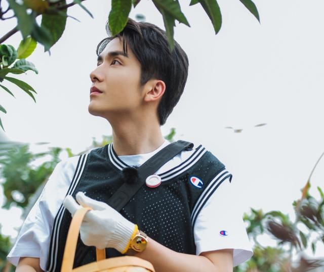  曝接|《完美的夏天》还未播，吴宣仪被曝接偶像剧，男主颜值演技双在线