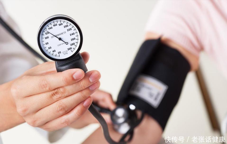 高血压不想脑出血要远离4种食物(查出高血压后，要注重预防脑出血，提醒：5种食物请尽早撤下餐桌)