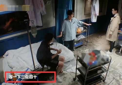  高端|明侦三子做客密逃，联手整蛊NPC，这才是高端玩法