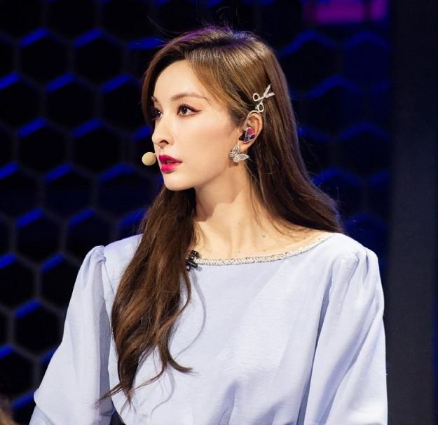  张萌|《浪姐》总决赛公演舞台，吴昕张萌携手回归，但却是不同的身份