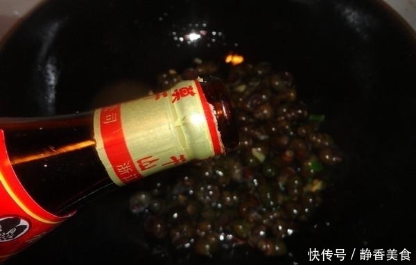 入适量|10斤田螺,闺蜜这样炒一锅,三人啤酒配螺蛳,真够味,真过瘾