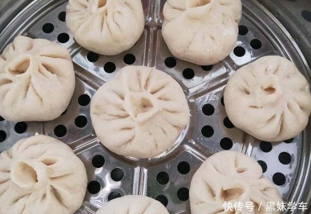 白菜|包子这样做,薄皮大馅,又香又软,凉了也不硬,蒸了一大锅没够吃