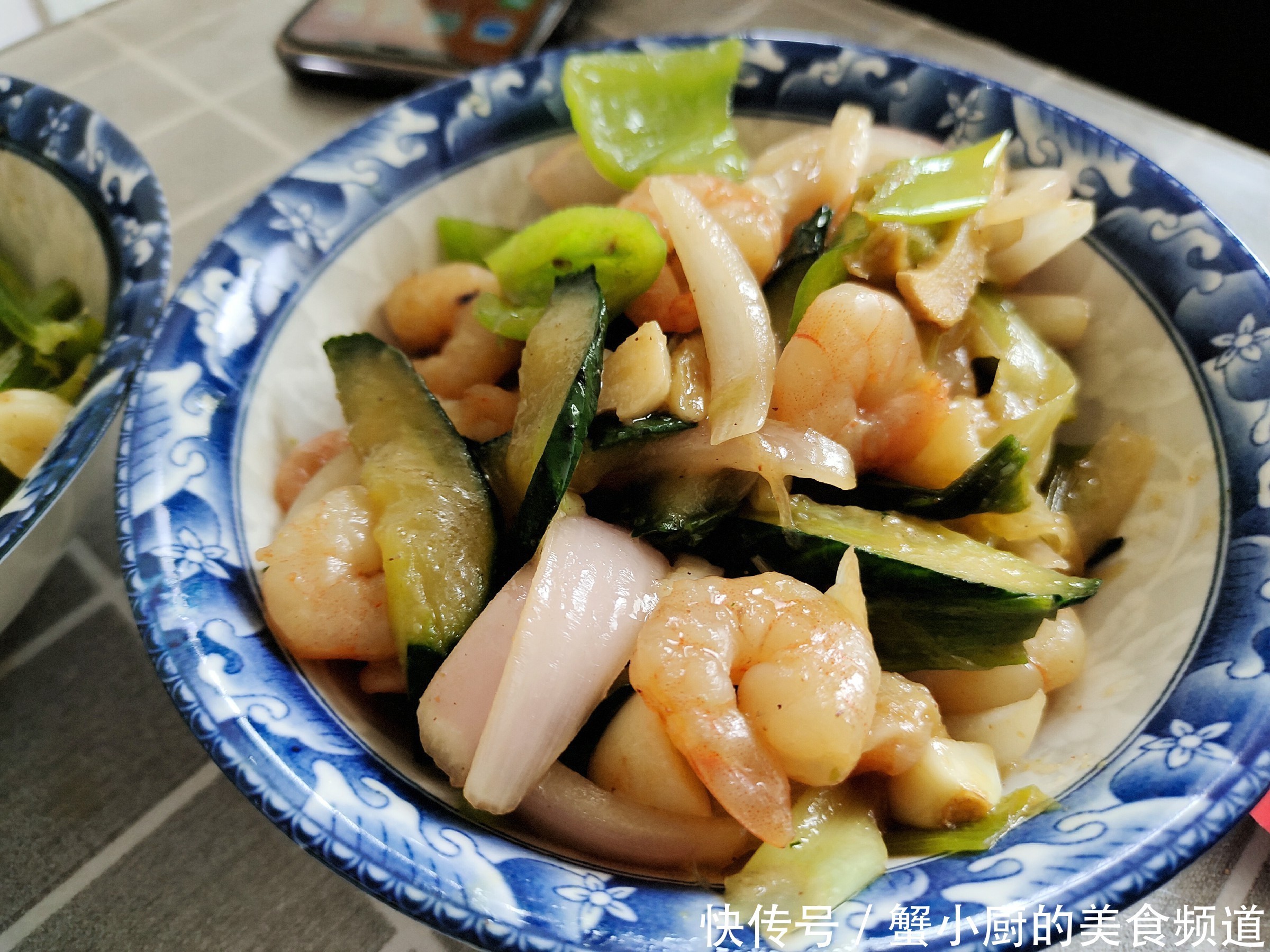 羡慕|家三口晚餐晒朋友圈火了,简单营养不浪费,网友:真羡慕