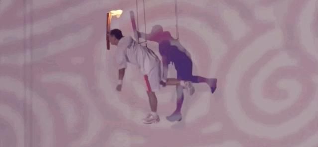  眼泪|12年后这一幕重上热搜，才发现我们都欠2008一场眼泪