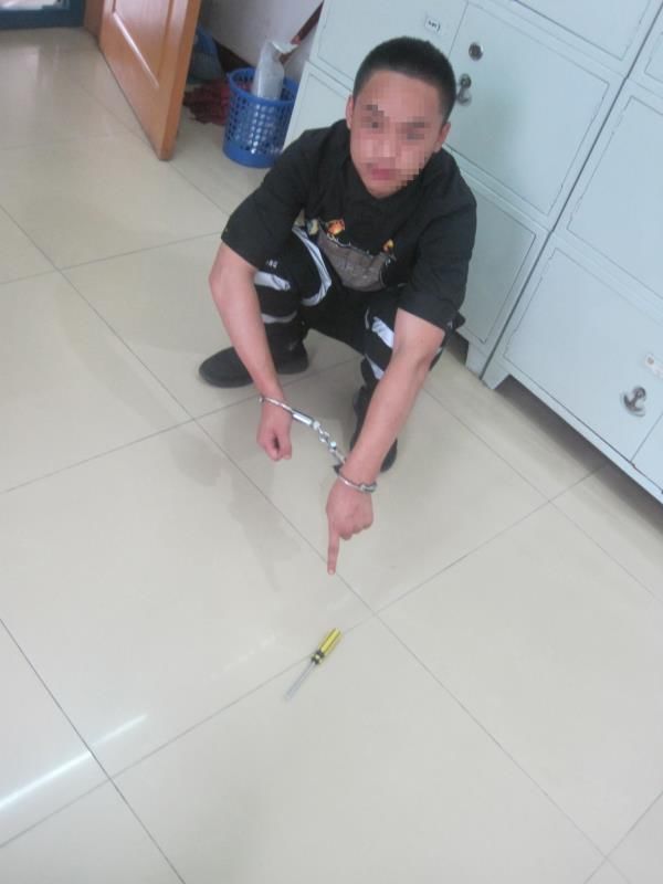 汽车玻璃|石家庄:男子砸撬7辆汽车玻璃实施盗窃