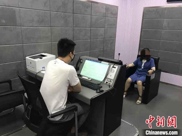 杭州滨江警方|女子6年售逾3000万元假冒奢侈品 携父母作案被捕