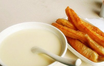  打出来的豆|打豆浆时，别泡好黄豆就直接打，多加这1步，豆浆香浓更好喝！