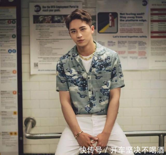 喜欢|明星都喜欢的印花衬衫,怎样穿才能保持衣品这些小细节不能忽视