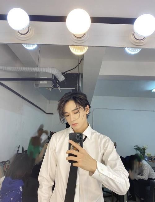  萧山|R1SE家境揭秘，萧山阔少何洛洛，茶庄少主焉栩嘉，而他最富有