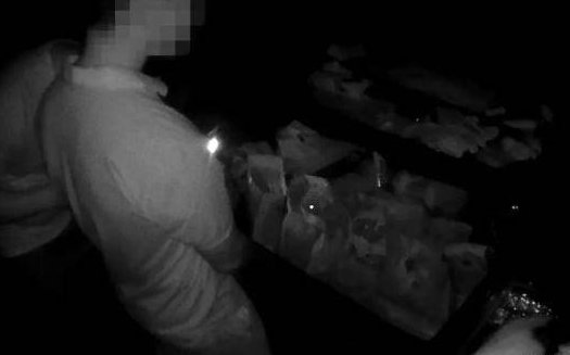  民警|男子花4万租别墅，竟为了偷邻居40瓶茅台，网友：是个人才