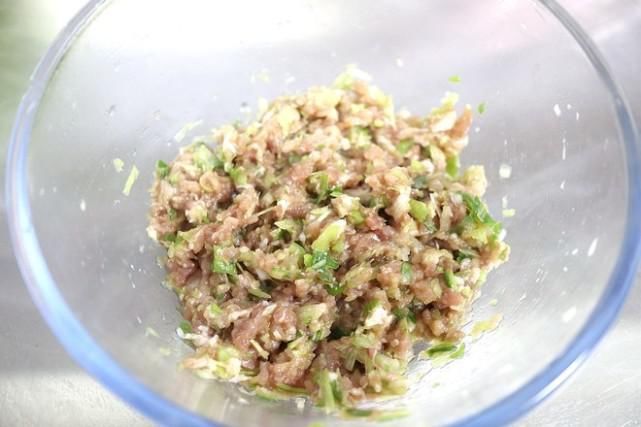 多汁|秋后包饺子，别再吃韭菜馅，这馅的饺子清香多汁，比韭菜爽口多了