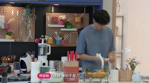  撑起来|女二镜头少得可怜，靠两种固执撑起来的《心动的信号3》