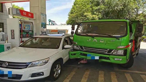  理事故的交|手机号未给他人，车出事故后接20多个修理厂电话：交警调查